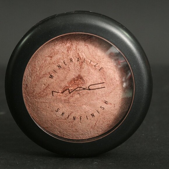 MAC Light Flush Mineralize Skinfinish - Picture 1 of 2